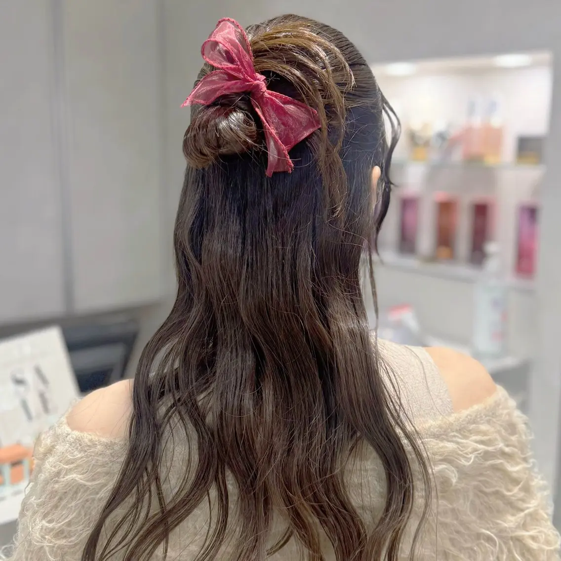 セミロング ヘアアレンジ ハーフアップ ヘアセット 🐈⬛カチモリ/暖 色/𝐌𝐢𝐤𝐮のヘアスタイル