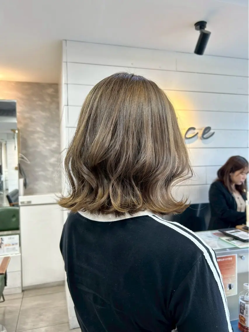 カラー 🌟艶カラー🌟 石中葵のヘアスタイル