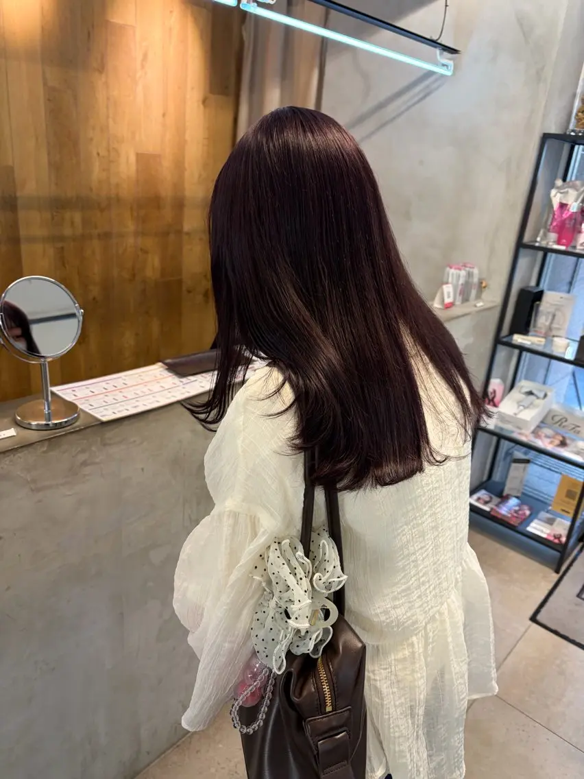 セミロング カラー ミルクティー× グレージュMOMOのヘアスタイル