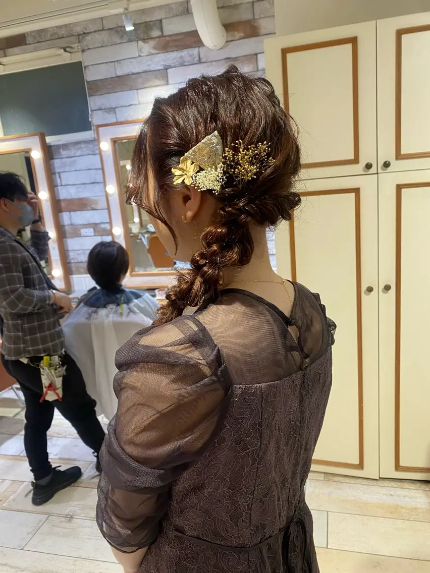 セミロング ヘアセット 🌸小島友梨香🌸 ブリーチカラーのヘアスタイル