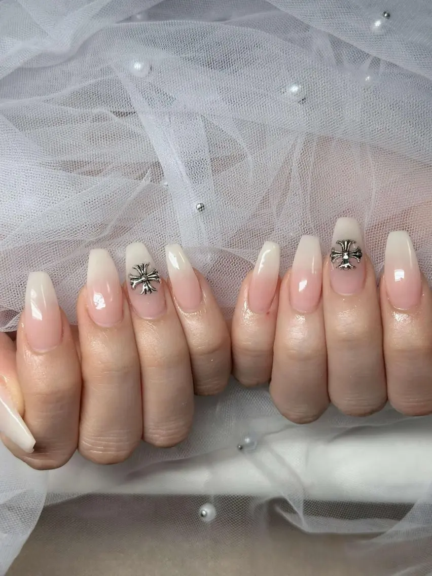 ネイル オーロラネイル フレンチネイル ジェルネイル ハロウィン キラキラネイル H.baby Nail Salonのネイルデザイン