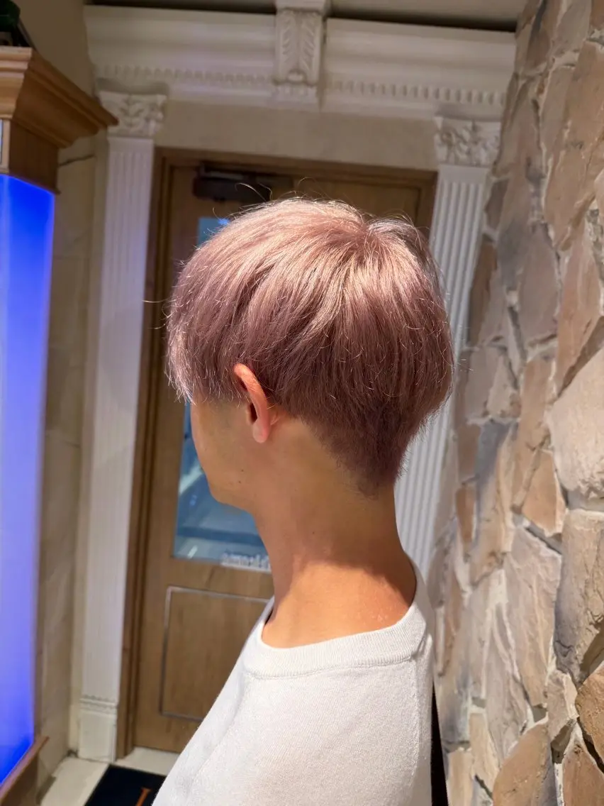 ショート カラー カット ヘアカラー ブリーチ無しカラー/ ハイトーンAKI🍎のヘアスタイル