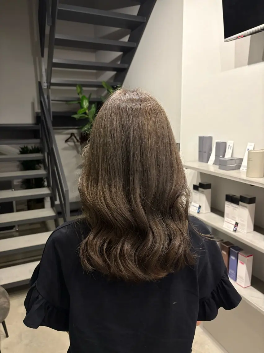 カラー ブリーチ オリーブカラー 宮島 華湖のヘアスタイル