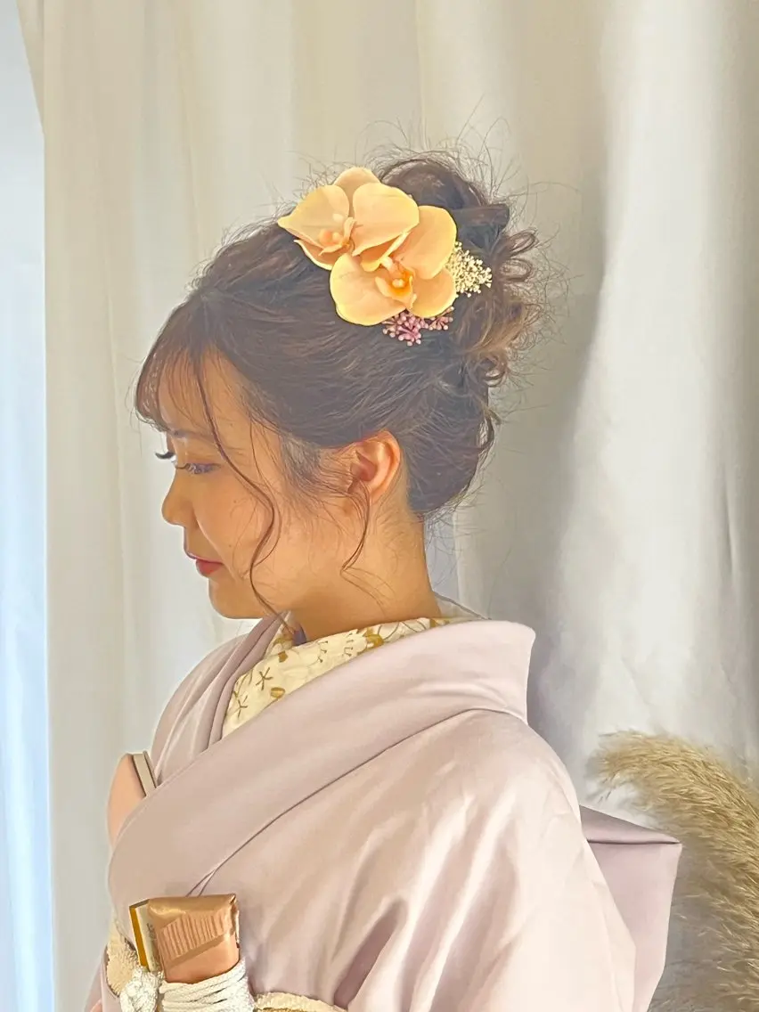 ヘアアレンジ お団子ヘア Hairmake Floraのヘアスタイル