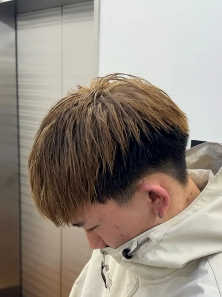 ショート カラー ハイトーンカラー 池ヶ谷 陸のヘアスタイル