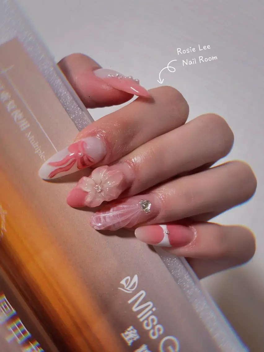 ネイル ROSIE LEEのネイルデザイン