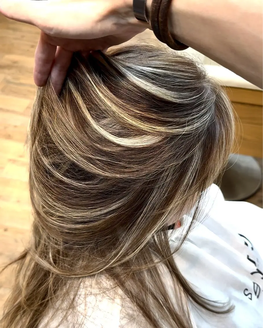 セミロング カラー ハイライトカラー 3Dハイライト ハイライト ヘアカラー トリートメント 🌈ハイライト特化 🌈 🐶ノザワ🐶のヘアスタイル