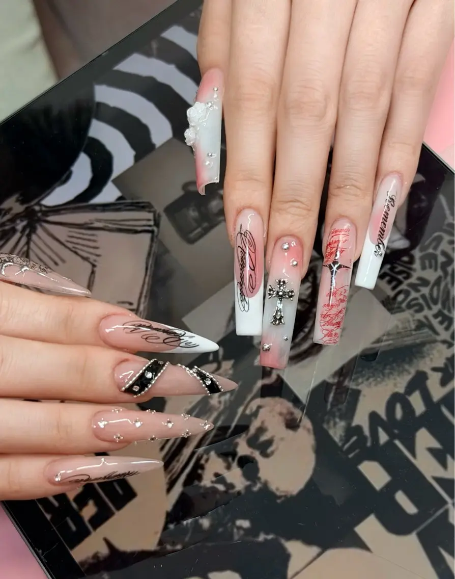 ネイル アートネイル フレンチネイル ジェルネイル キラキラネイル 韓国ネイル ハンドネイル ICE Nailsのネイルデザイン