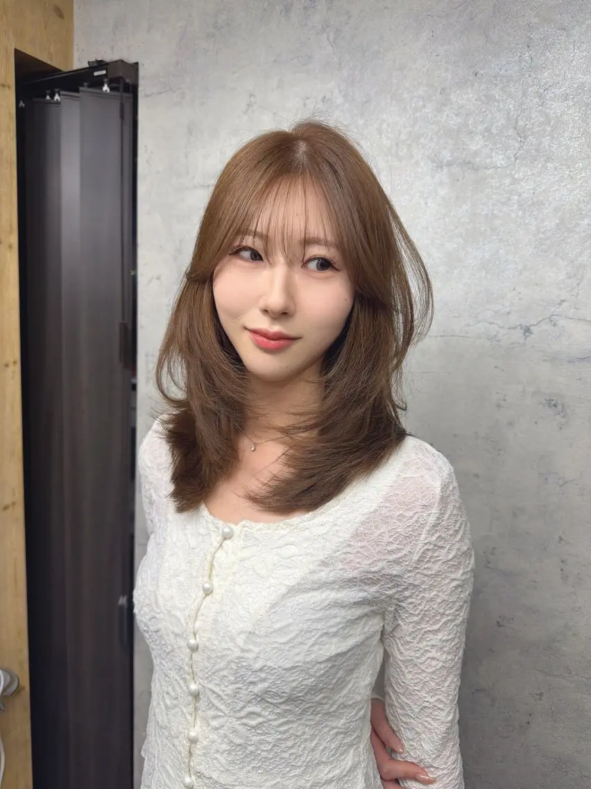 ミディアム カラー ヘアアレンジ レイヤー/髪質改善/ 小顔/モテ韓国ヘアのヘアスタイル
