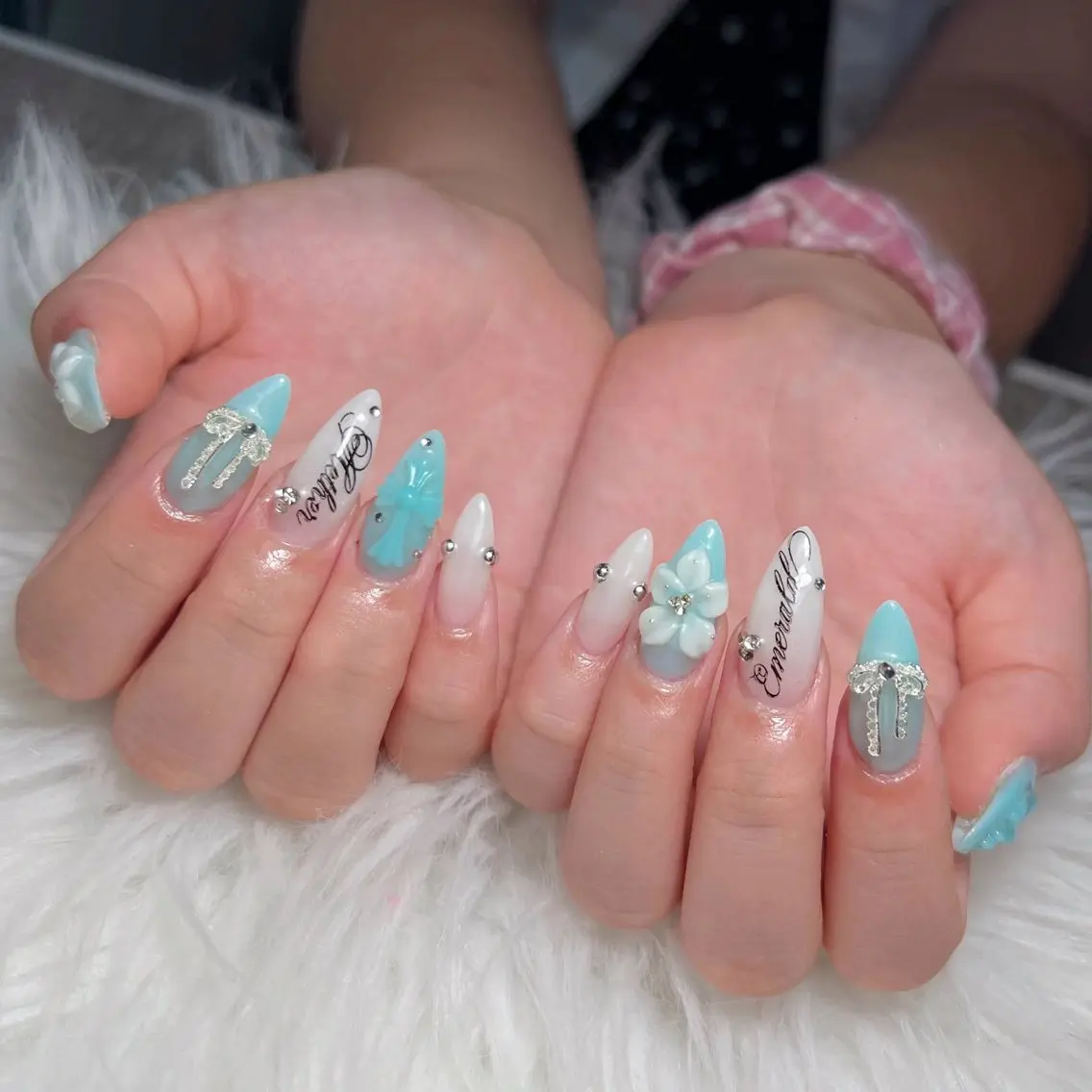 ネイル オーロラネイル クリアネイル 成人式 フラッシュネイル ジェルネイル ハンドネイル Amee Nail Salonのネイルデザイン