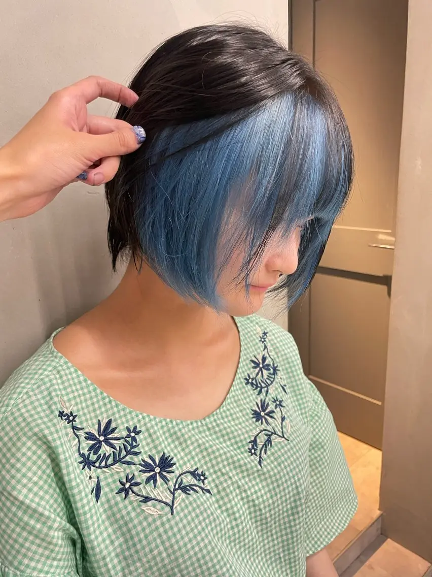 ミディアム カラー インナーカラー 推し ブリーチ 髪質改善のヘアスタイル