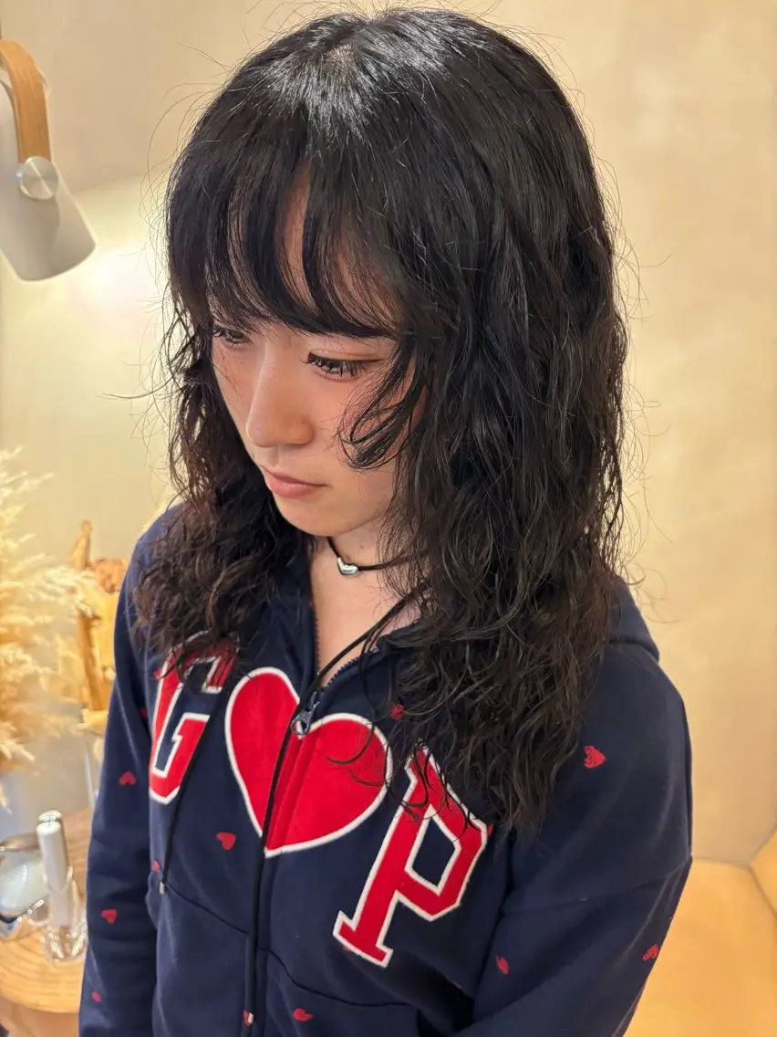 ミディアム パーマ ミディアムパーマ カット パーマ シンバヒナノ/パーマ レイヤー/髪質改善のヘアスタイル