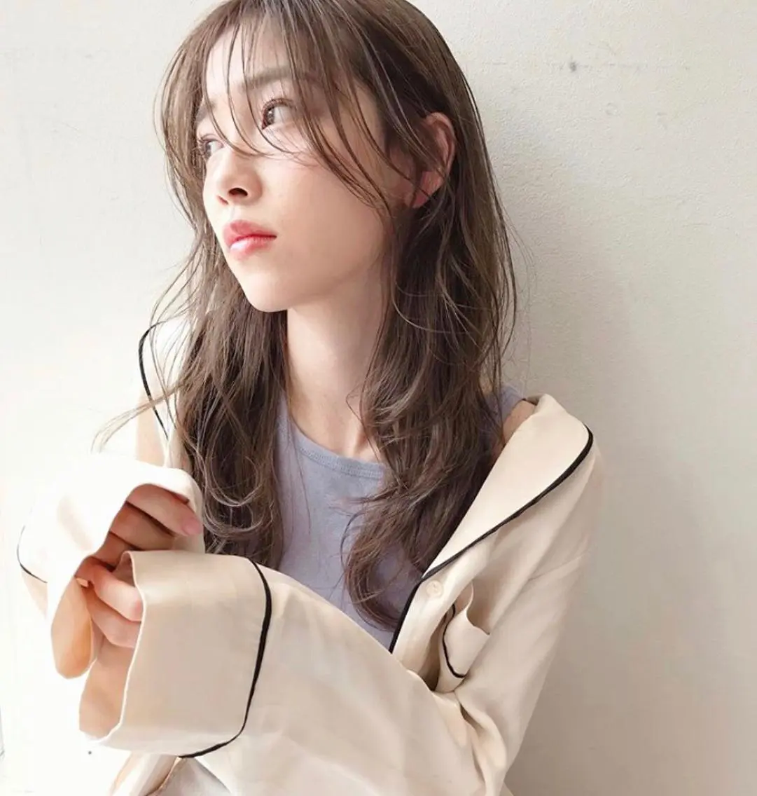 ミディアム カラー ベージュカラー 木下 奈々のヘアスタイル