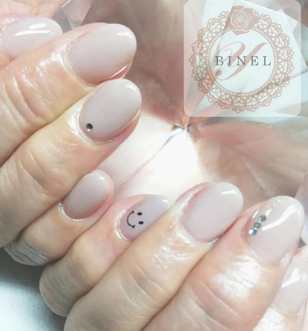 ネイル ストーンネイル ハンドネイル Nail Salon Y.BINELのネイルデザイン