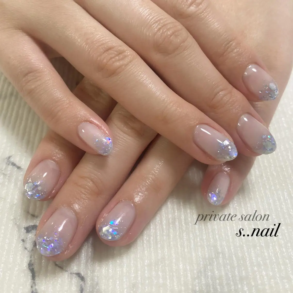 ネイル オーロラネイル ブルー ラメ(グリッター) 水色 ハンドネイル フットネイル s..nail / MORITAのネイルデザイン