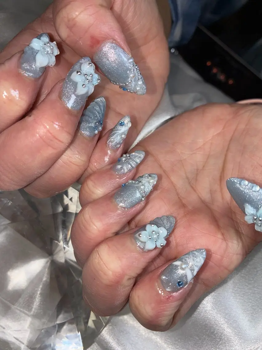ミディアム ハンドネイル YOKOSUKA NAILS💅🩶のネイルデザイン