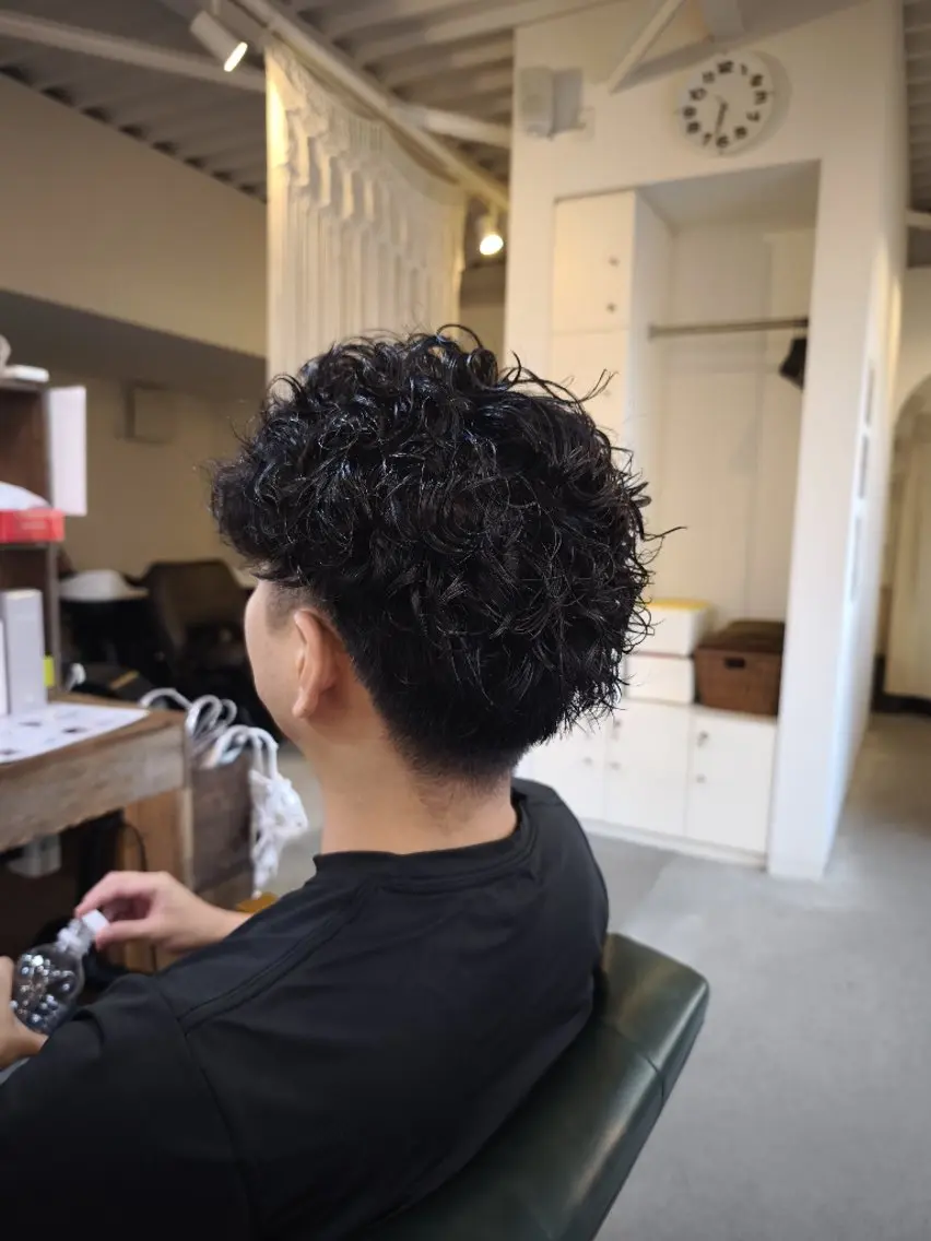 ショート KLYiEの裏口🐣 おおむら（メンズ専）のヘアスタイル