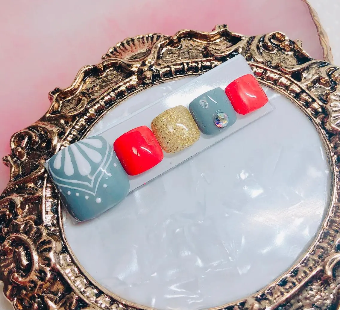 ネイル フットネイル フットネイル CROWN プライベートサロンのネイルデザイン