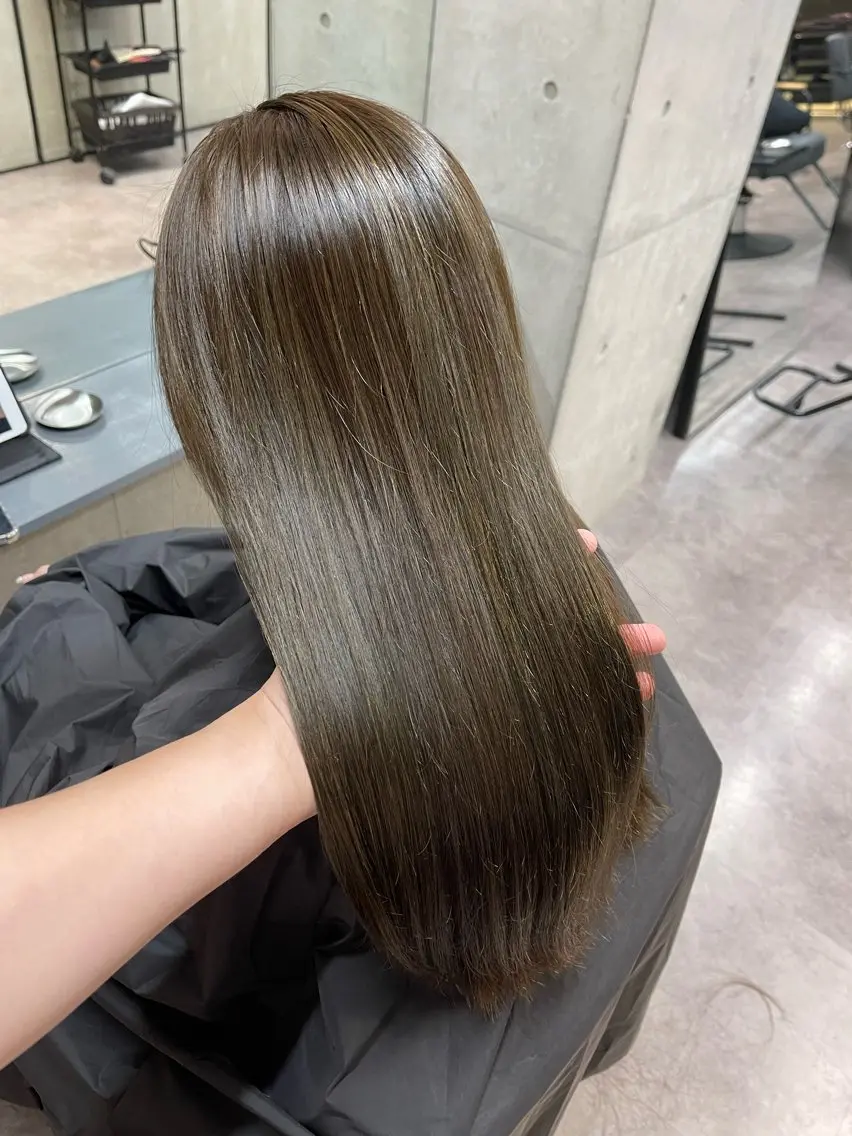 ミディアム カラー ベージュカラー ハイトーンカラー オリーブベージュ 髪質改善/堀江 ケアカラーtoshiのヘアスタイル