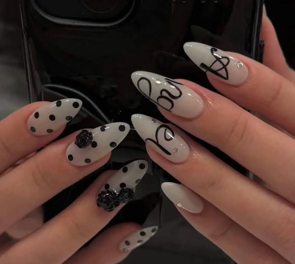 ネイル オーロラネイル フラワーネイル フットネイル フレンチネイル ジェルネイル ハンドネイル BabyYouMi nailのネイルデザイン