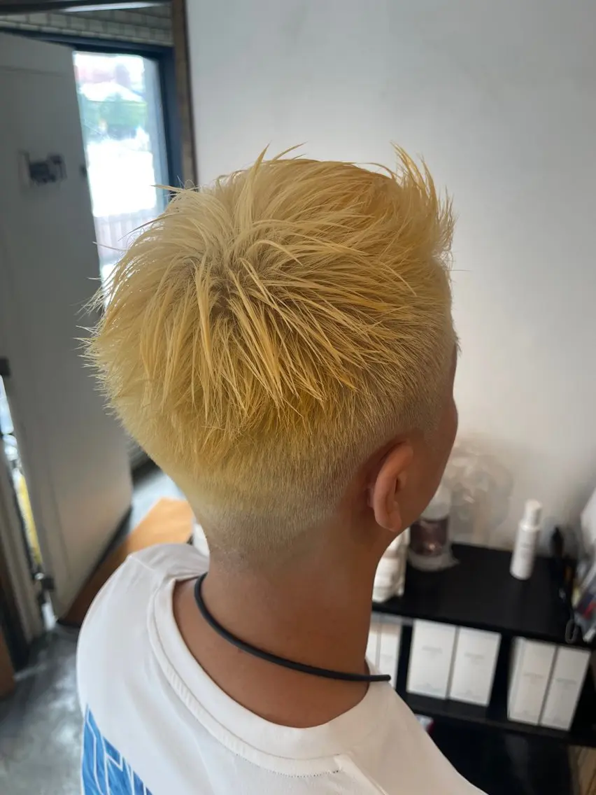 ショート カラー メンズ メンズブリーチ ブリーチ 抜きっぱなしブロンド ヘアカラー トリートメント 松本 優希のヘアスタイル