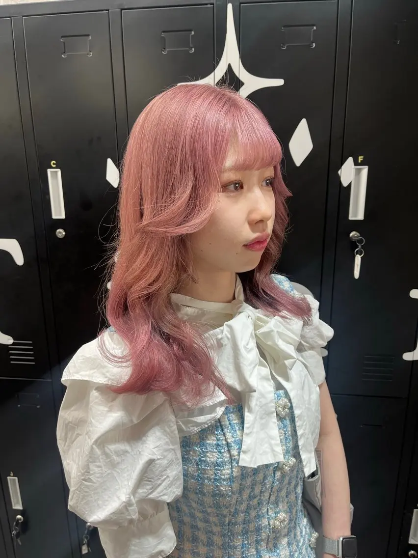 セミロング カラー アッシュ アッシュグレー ベージュカラー ブリーチ ブロンド 【ときめき屋さん🎀 ハイトーン大和🎀】のヘアスタイル