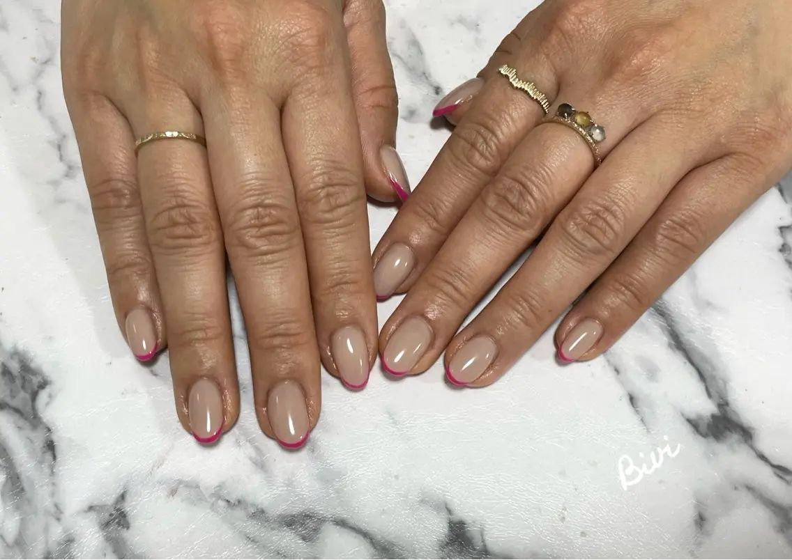 ネイル アートネイル フラッシュネイル フレンチネイル ラメ(グリッター) シルバー ハンドネイル ハンドケア ♡Bivi♡自爪に 優しいネイルサロンのネイルデザイン