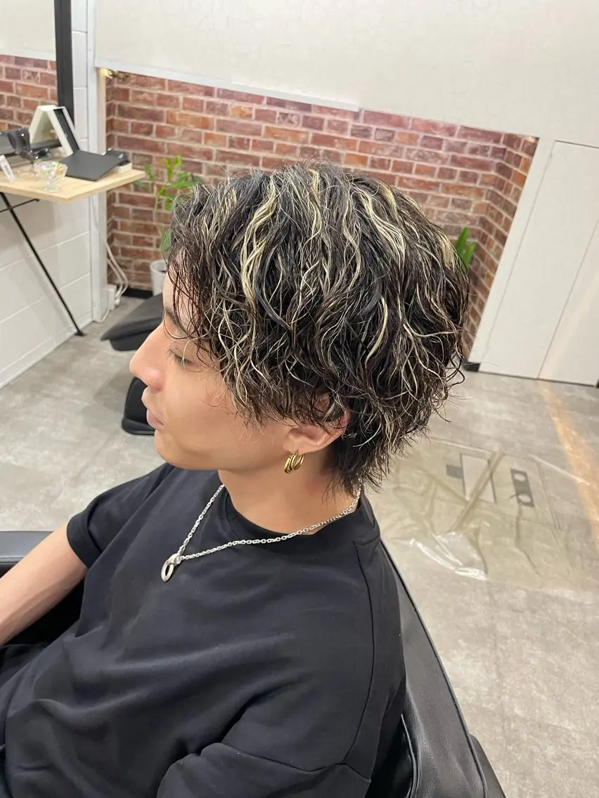 ミディアム カラー パーマ メンズ ミディアムレイヤー ミディアムパーマ メンズハイライト メンズパーマ ハイライトカラー 💈メンズパーマ &メッシュ南谷💈のヘアスタイル