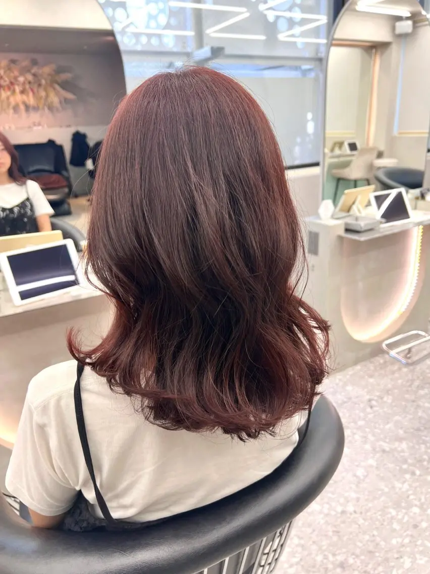 ミディアム カラー 黒髪 ブラウンカラー 似合わせカラー× ウルフカット/ホマレのヘアスタイル