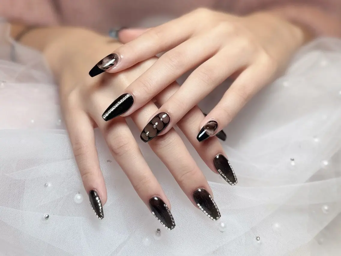 ネイル オーロラネイル チークネイル フットネイル フレンチネイル ジェルネイル ハンドネイル Nichi Nailsのネイルデザイン