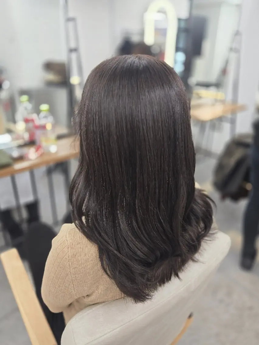 ミディアム カラー 近藤 菜々美のヘアスタイル