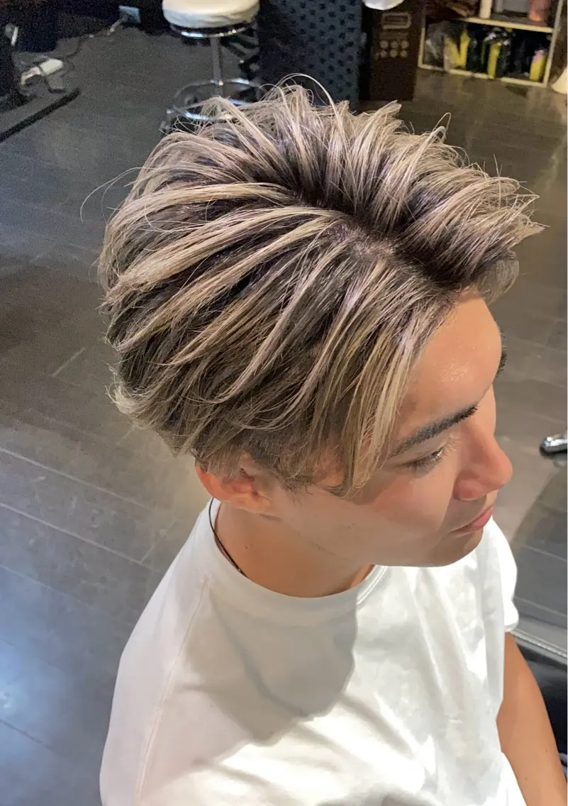 ショート レイヤーカット デザインカラー⭐️ Yamauchiのヘアスタイル