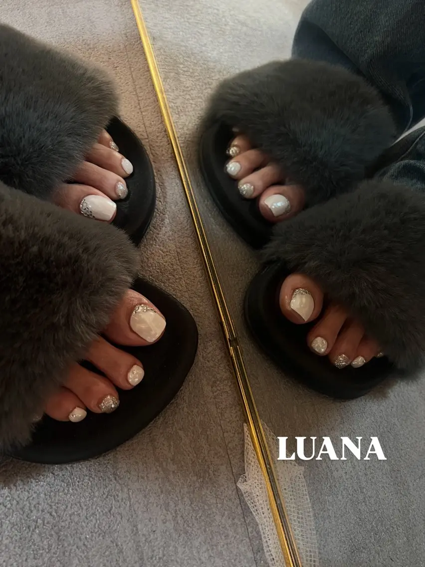 ネイル ワンカラーネイル ホワイト フットネイル nail salon LUANAのネイルデザイン