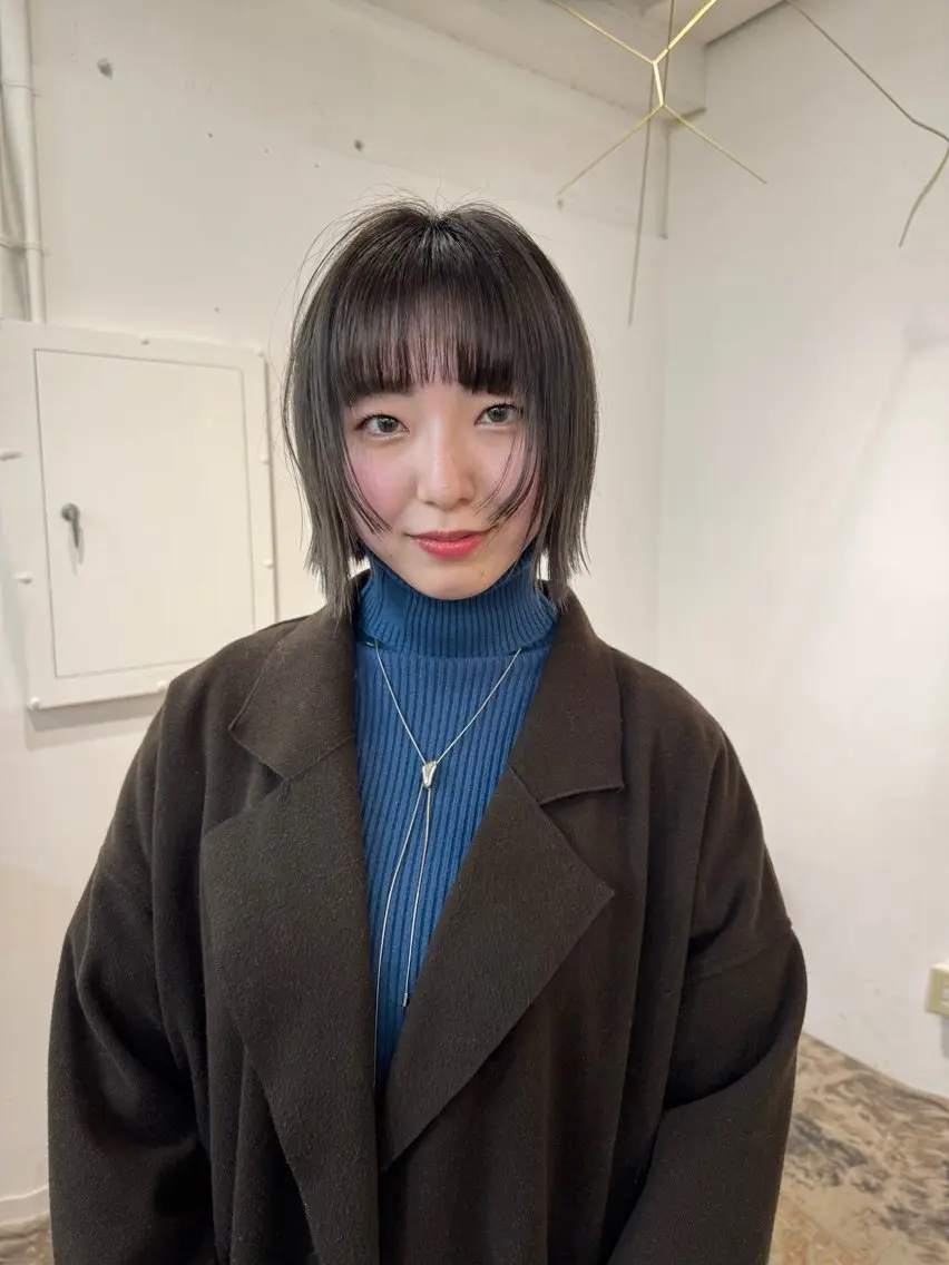 ショート ボブ 顔まわりレイヤー 顔周りカット レイヤーカット 外ハネヘア カット スギヤマ ショウゴのヘアスタイル