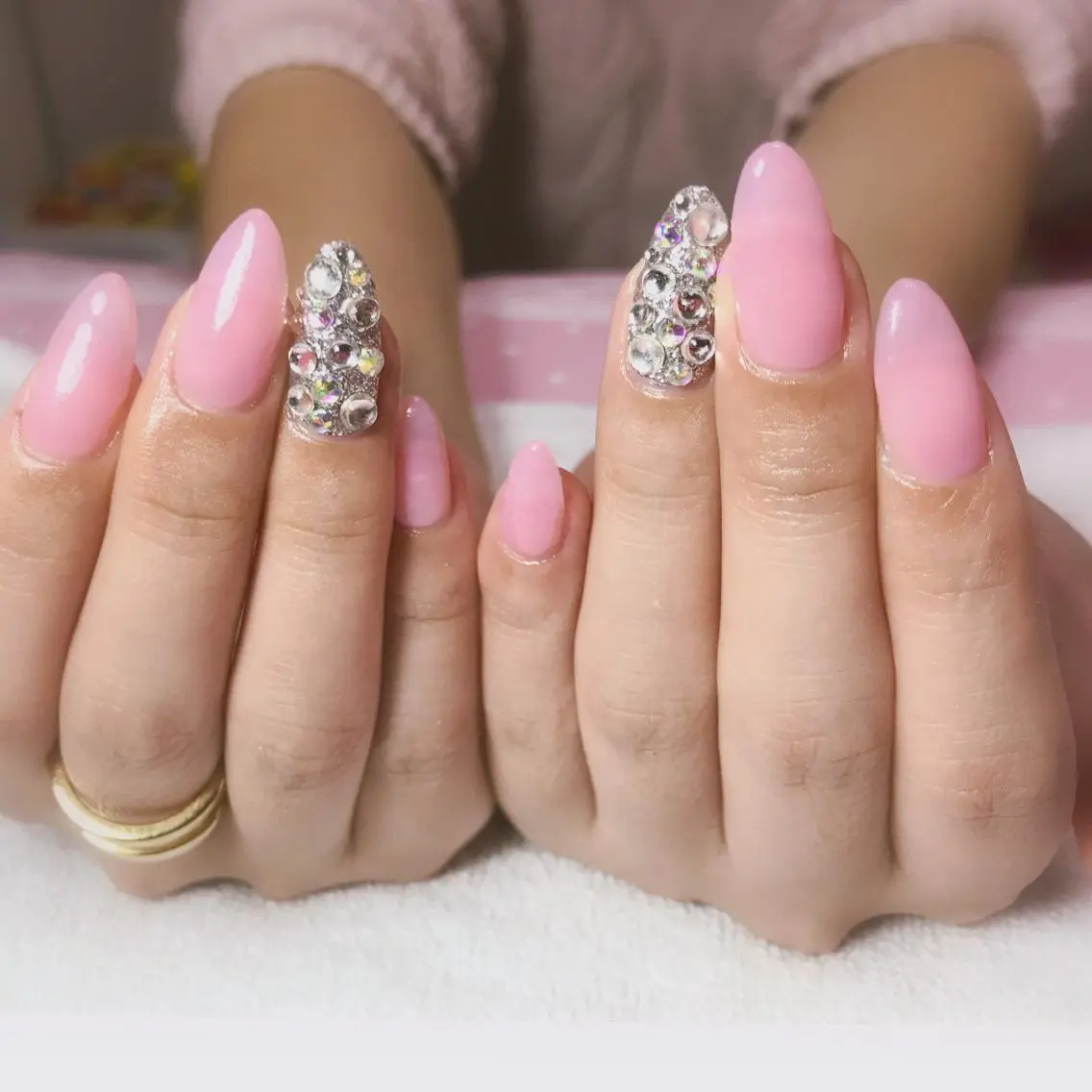 ネイル ピンク ストーンネイル Era nailのネイルデザイン