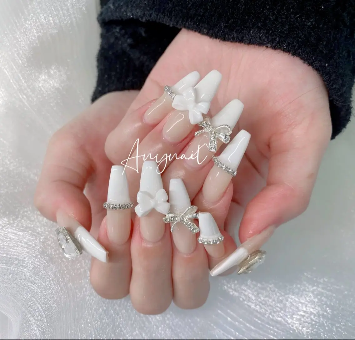 ネイル アートネイル グラデーション キラキラネイル ニュアンスネイル オフィスネイル ハンドネイル Any nail新大久保店のネイルデザイン