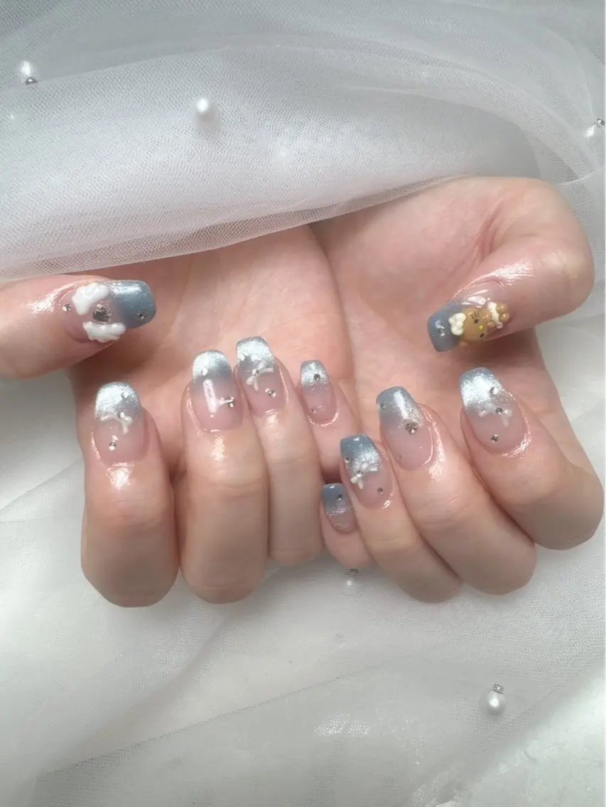 ネイル フットネイル フレンチネイル ガラスフレンチ キラキラネイル 韓国ネイル ハンドネイル Queeens nailのネイルデザイン