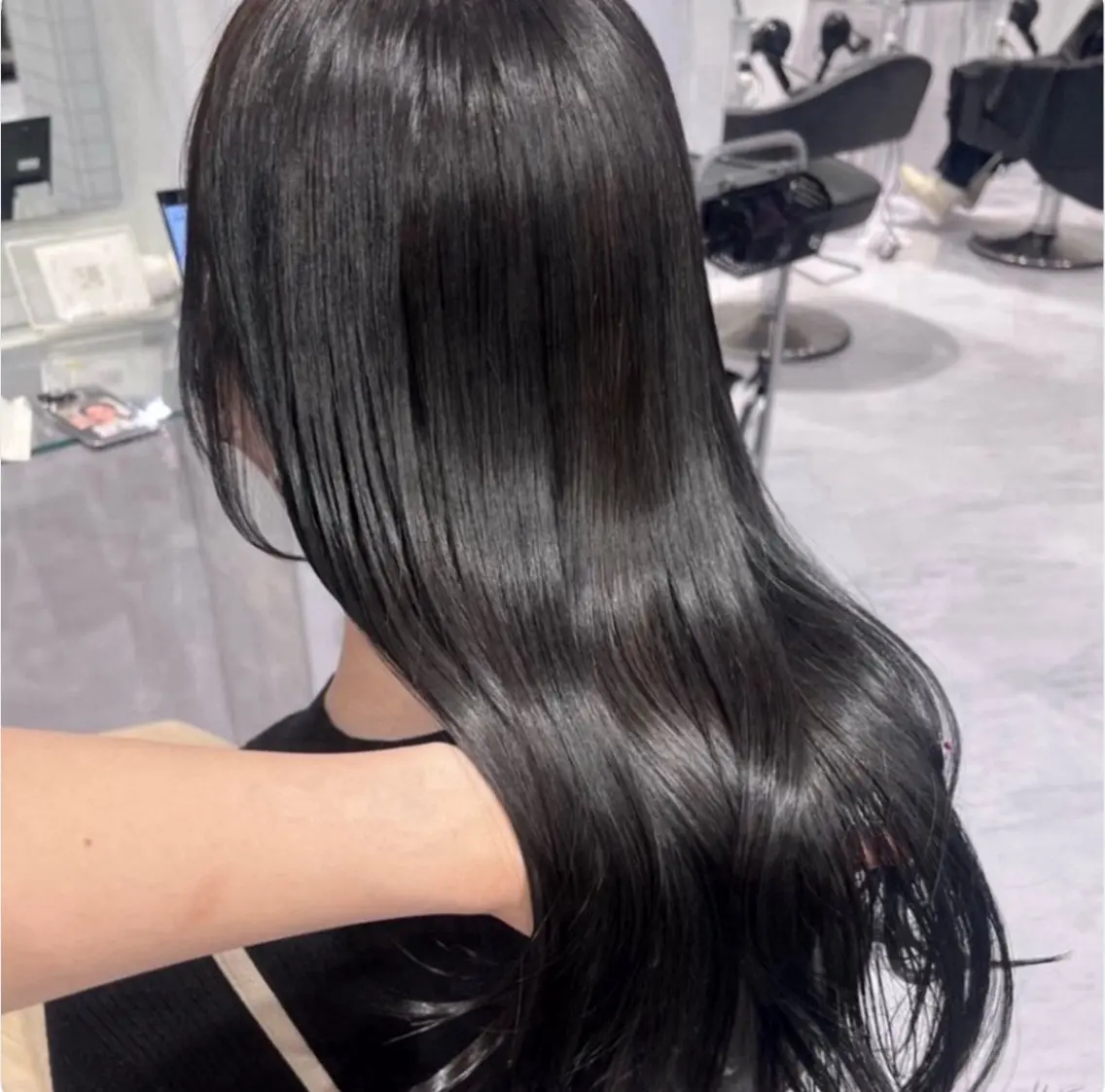 ロング カラー 🫧うる艶トレンド 🫧透明感カラーのヘアスタイル