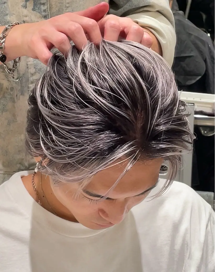 カラー メンズ デザインカラー🌈/ ハイトーン/たけるのヘアスタイル