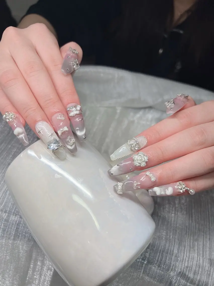 ネイル オーロラネイル チークネイル 長さ出し フットネイル フレンチネイル ハンドネイル Lee Nailsのネイルデザイン