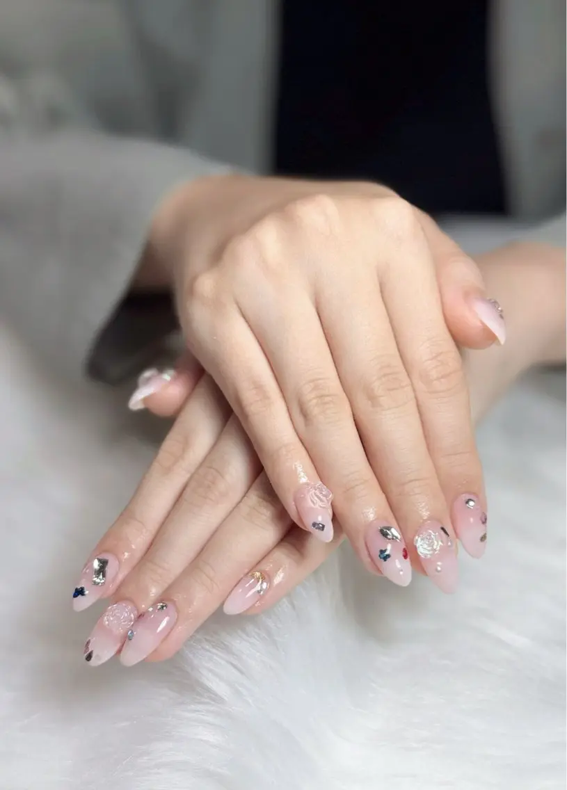 ネイル オーロラネイル チークネイル フットネイル フレンチネイル ジェルネイル ハンドネイル Nichi Nailsのネイルデザイン