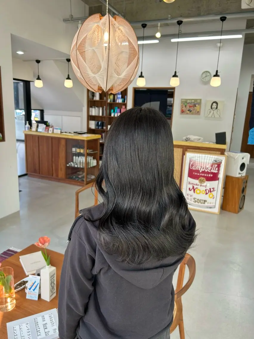 カラー ダークグレー 藤原 あかりのヘアスタイル
