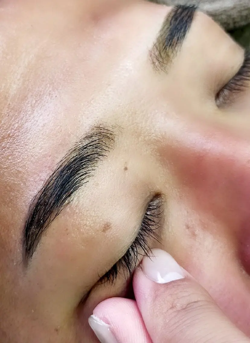 アイブロウ ハリウッドブロウリフト メンズアイブロウ ワックス脱毛 宜野湾Eyelash w/の眉毛・アイブロウイメージ