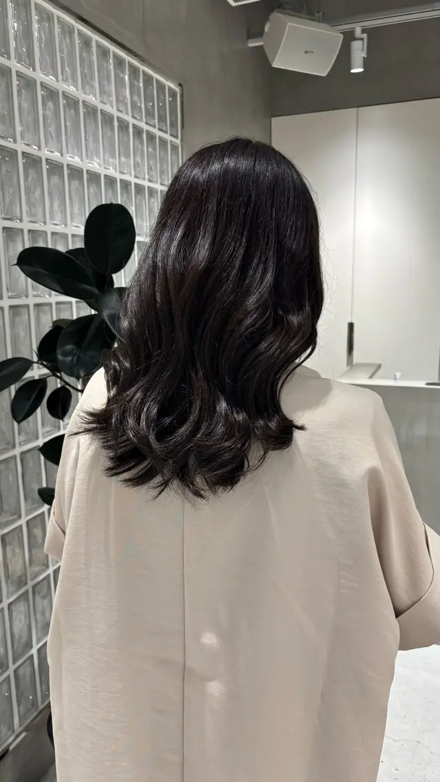 カラー 塔尾 真那のヘアスタイル