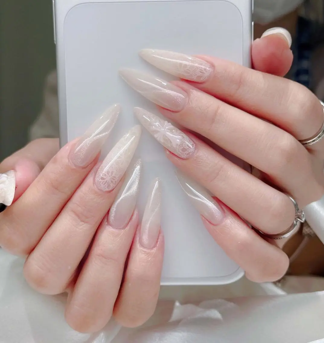 ネイル オーロラネイル ブルー チークネイル フットネイル フレンチネイル ハンドネイル NAILS168 池袋店のネイルデザイン