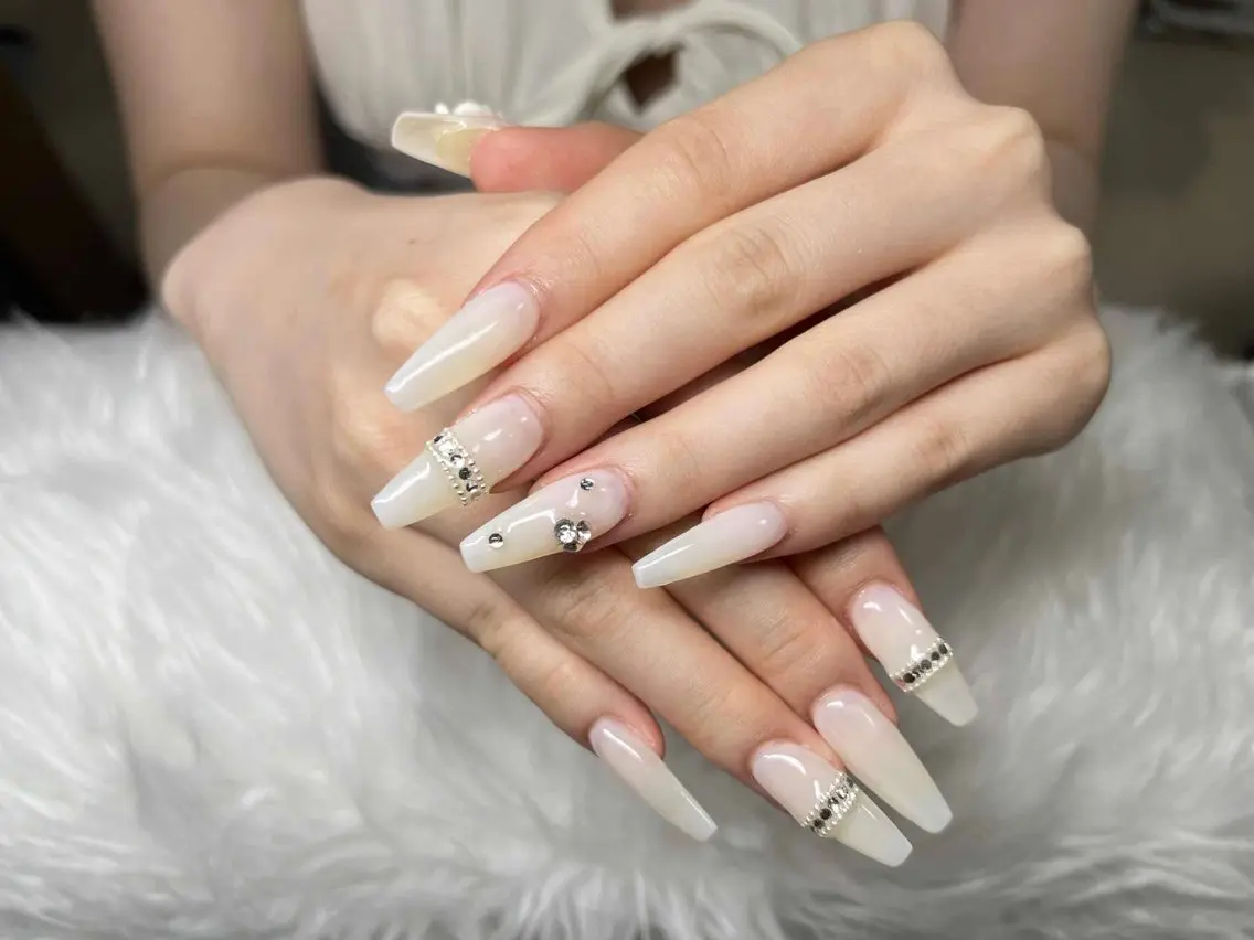 ネイル オーロラネイル フレンチネイル ジェルネイル ハロウィン キラキラネイル H.baby Nail Salonのネイルデザイン