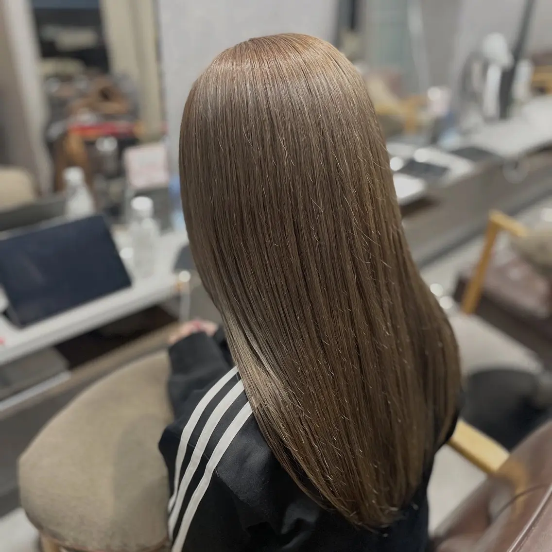 ロング カラー ベージュカラー ブリーチ ヘアカラー 鈴木 七海のヘアスタイル