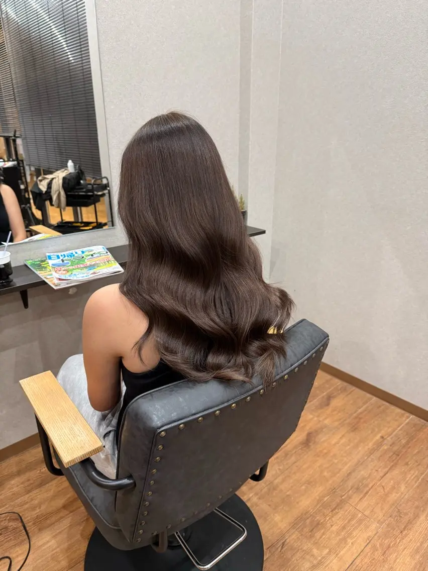 ロング カラー グレージュ ヘアカラー トリートメント 鵜飼 真伍のヘアスタイル