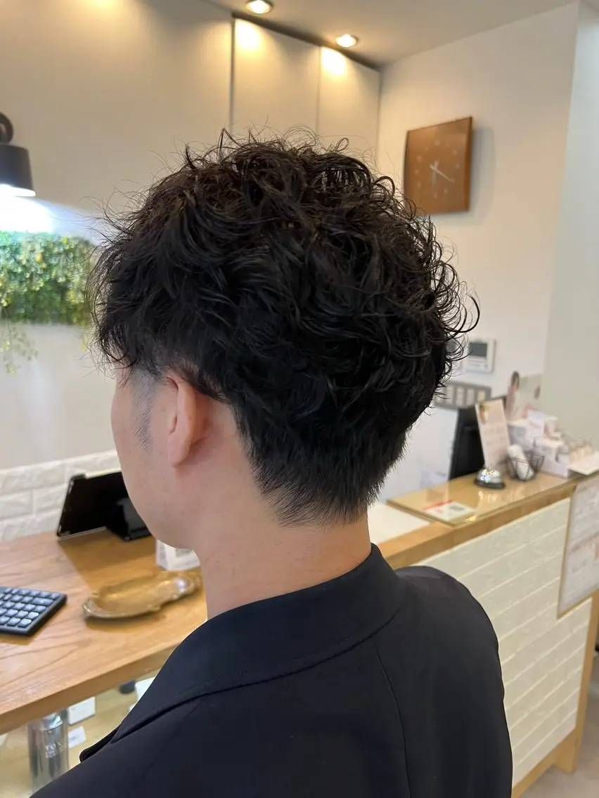 ショート カラー パーマ ヘアアレンジ メンズ オールバック アップバング センターパート コンマヘア モヒカン 【店長】小久保 淳平のヘアスタイル