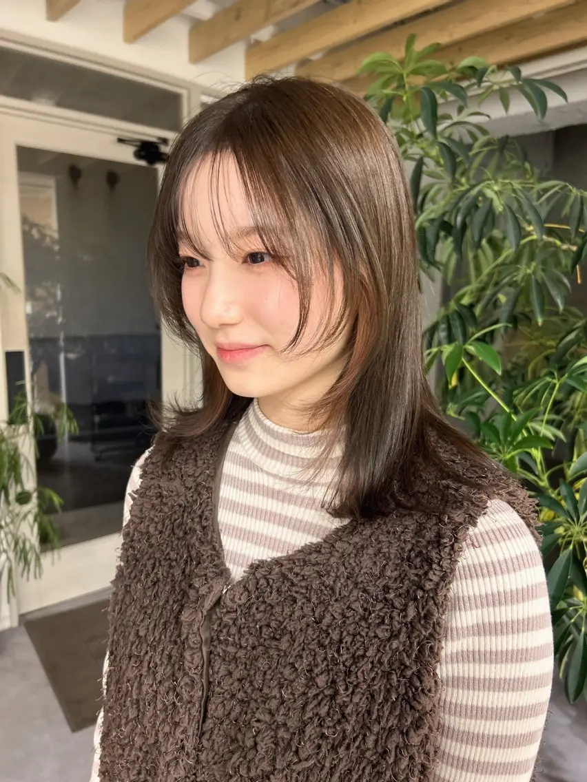 セミロング カット ayu omochaのヘアスタイル